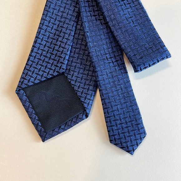 MICHAEL KORS, Navy Blue Neck Tie w/ Navy Geometric Pattern, One Size, NWT $69.50 - Picture 3 of 4